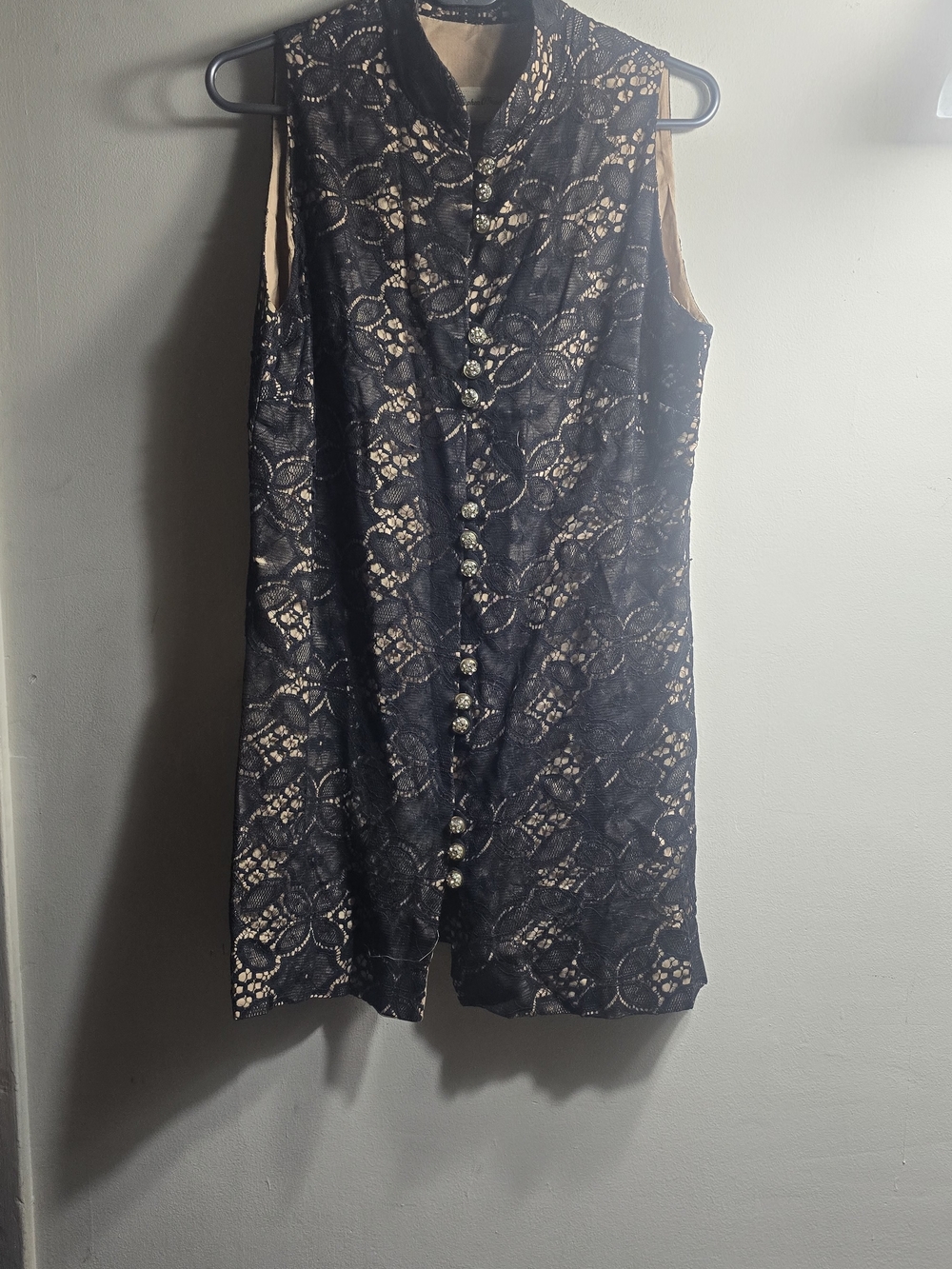 Classic Vintage Sleeveless Black Lace Overlay Tunic with Nude Underlay